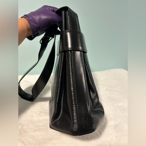 Louis Vuitton Sac Depaule PM in Epi Black Great Condition - Picture 4 of 10